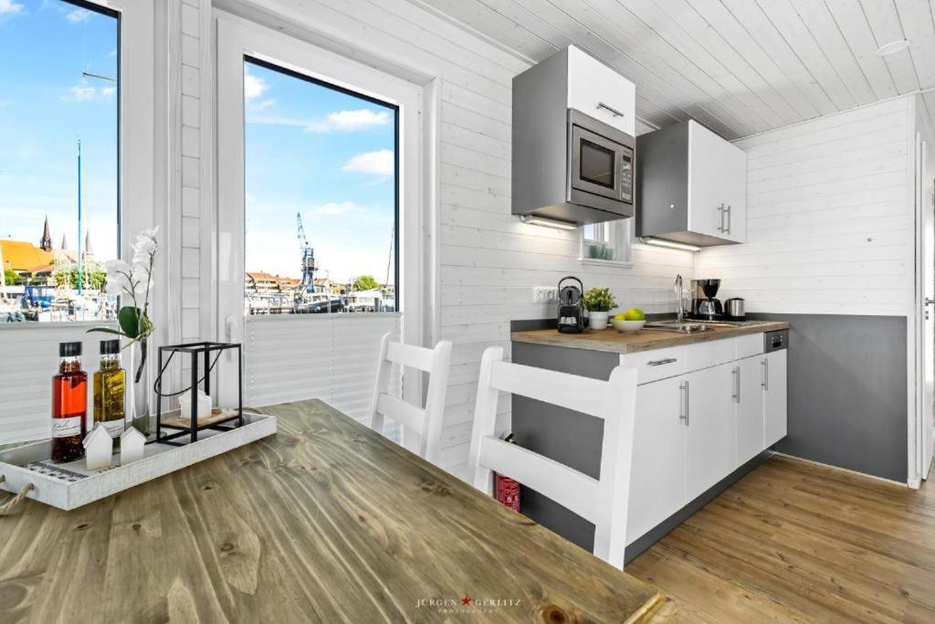 Hausboot Gluecksmomente Mit Dachterrasse In Schleswig Am Ostseefjord Schlei Ngoại thất bức ảnh