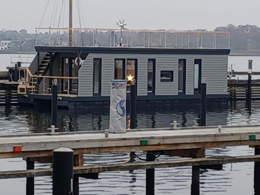 Hausboot Gluecksmomente Mit Dachterrasse In Schleswig Am Ostseefjord Schlei Ngoại thất bức ảnh